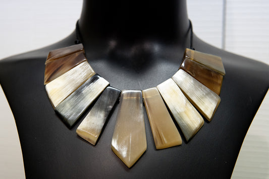 Collier naturel "Pocahontas"  • Bois et corne de zébu de Madagascar