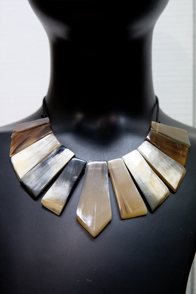 Collier naturel "Pocahontas"  • Bois et corne de zébu de Madagascar