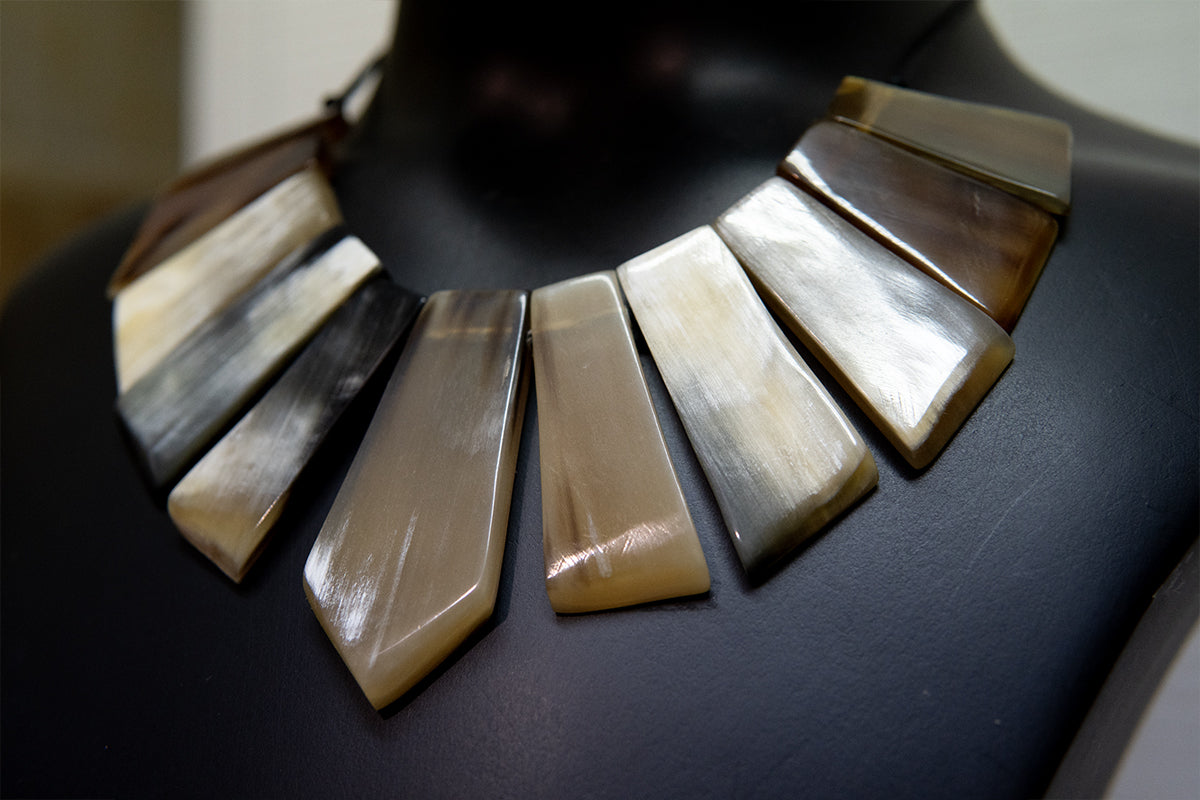 Collier naturel "Pocahontas"  • Bois et corne de zébu de Madagascar