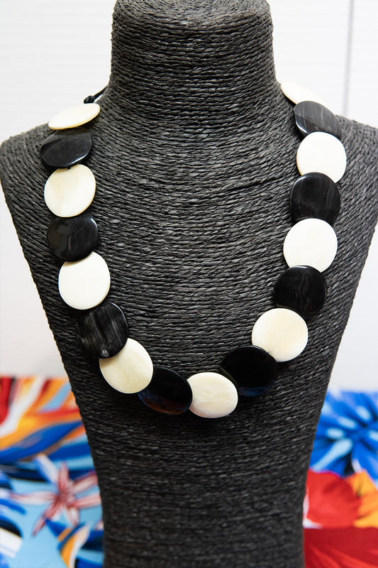 Collier noir et blanc • Rond plat noir et blanc • Corne de zébu de Madagascar