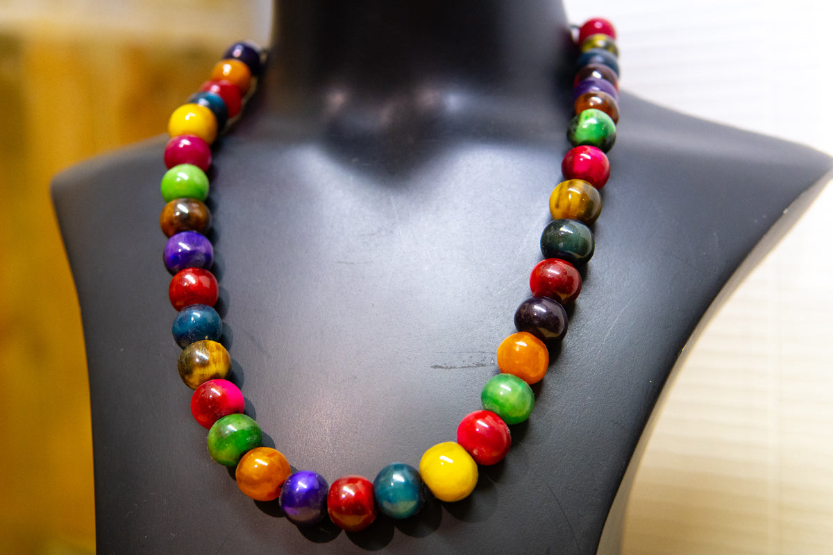 Collier teinté poudre végétale • Petites boules multicolores • Corne de zébu de Madagascar
