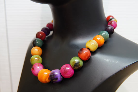 Collier teinté poudre végétale • Grandes boules multicolores • Corne de zébu de Madagascar