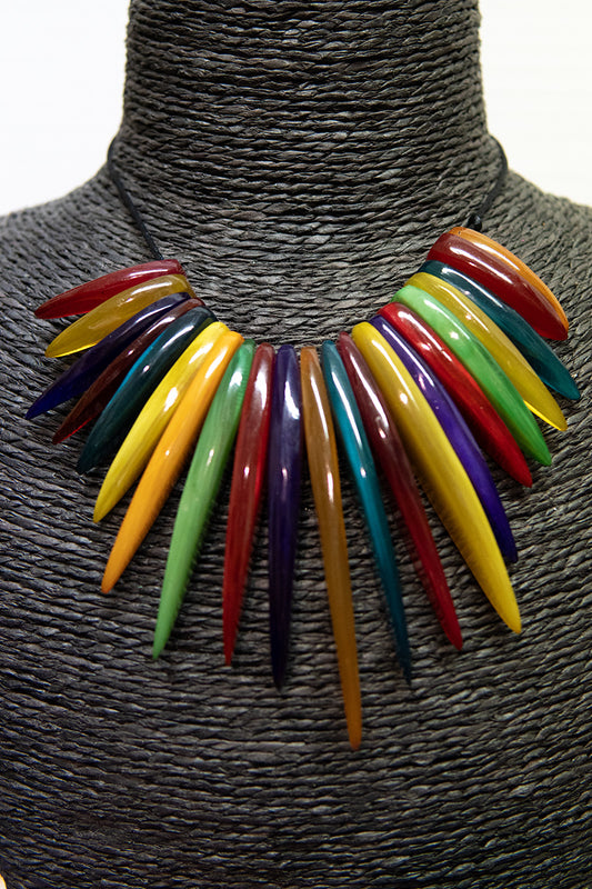 Collier teinté poudre végétale • Lames pointues • Corne de zébu de Madagascar