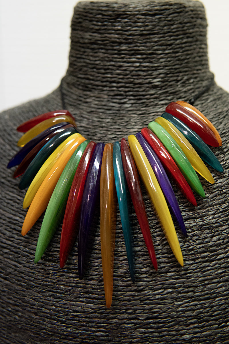 Collier teinté poudre végétale • Lames pointues • Corne de zébu de Madagascar