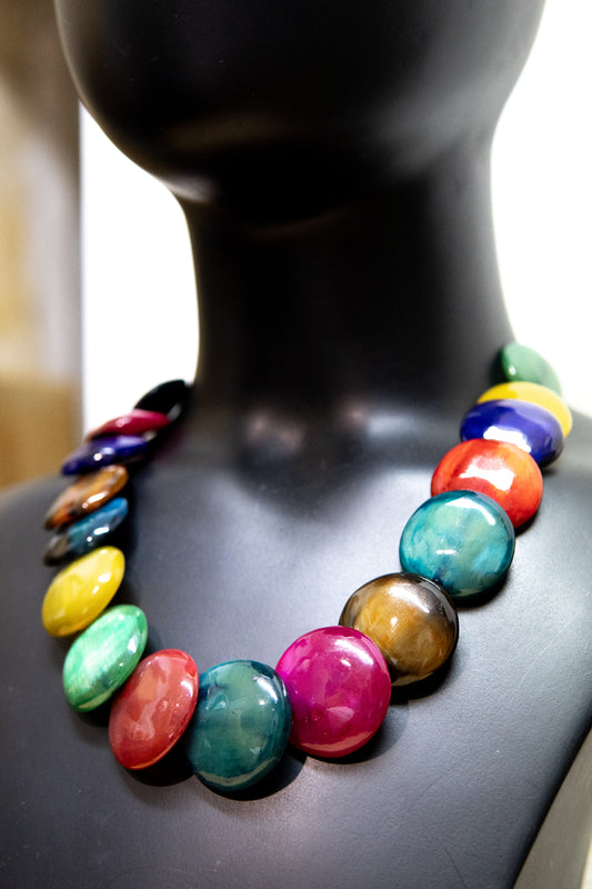 Collier teinté poudre végétale • Rond plat multicolore • Corne de zébu de Madagascar