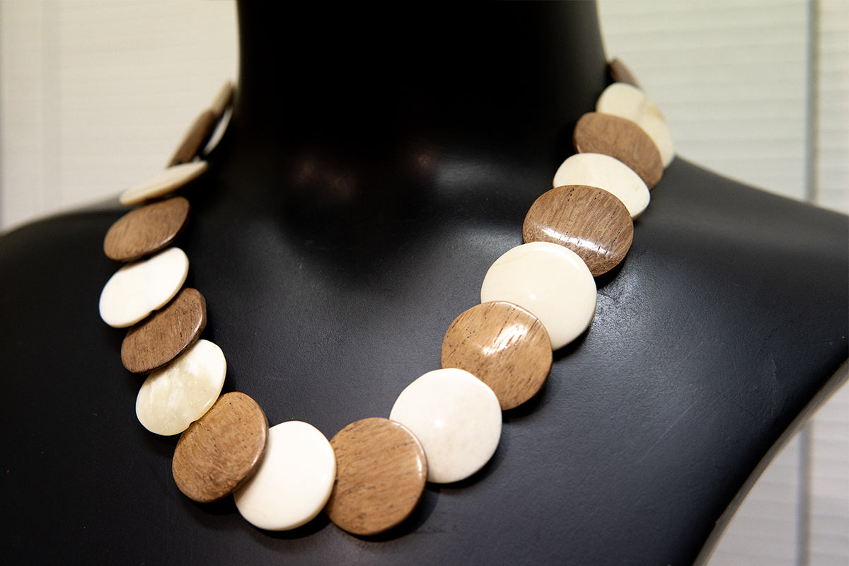 Collier naturel • Bois et corne de zébu de Madagascar