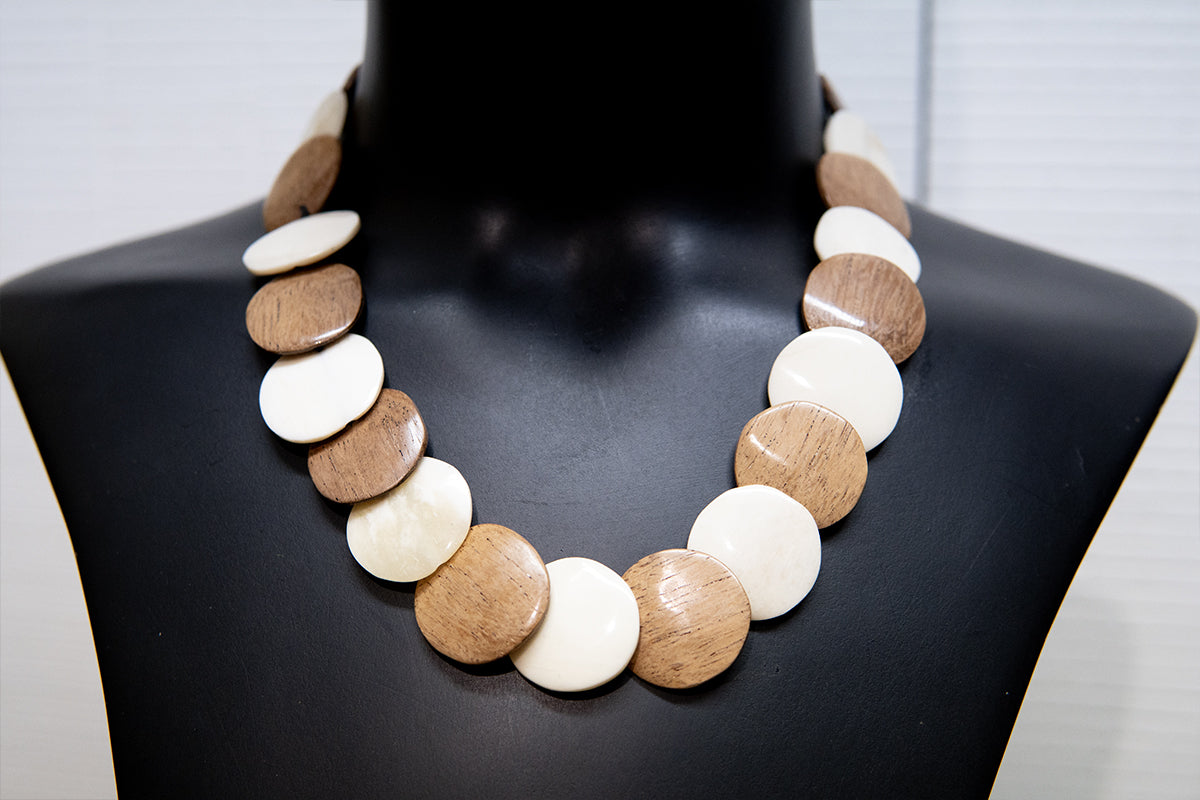 Collier naturel • Bois et corne de zébu de Madagascar