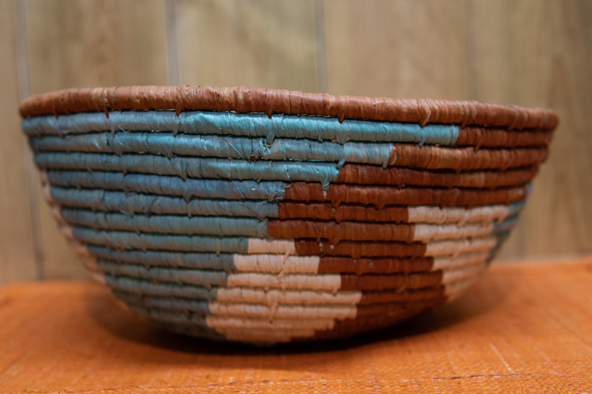 Corbeille turquoise, marron, beige