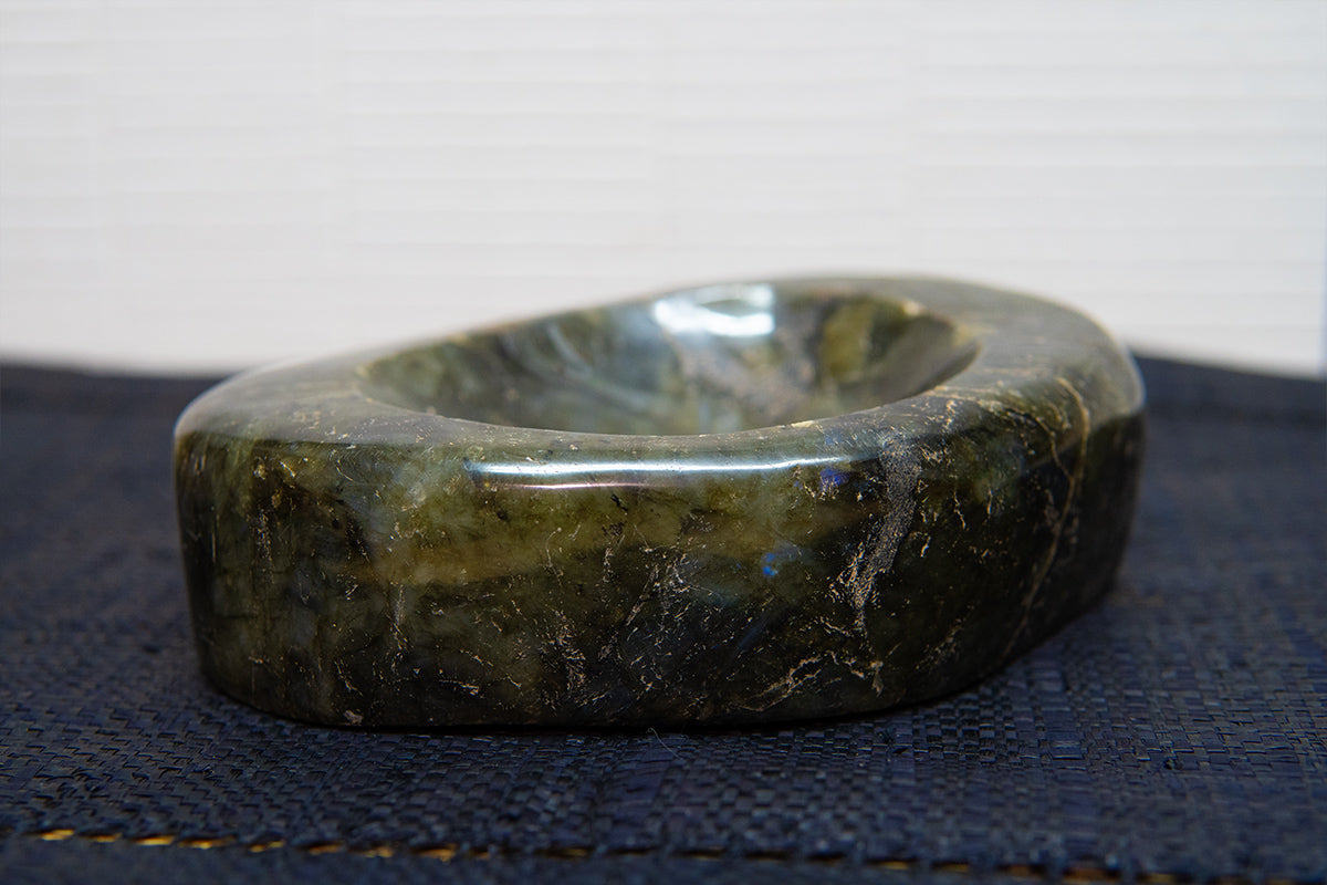 Support labradorite