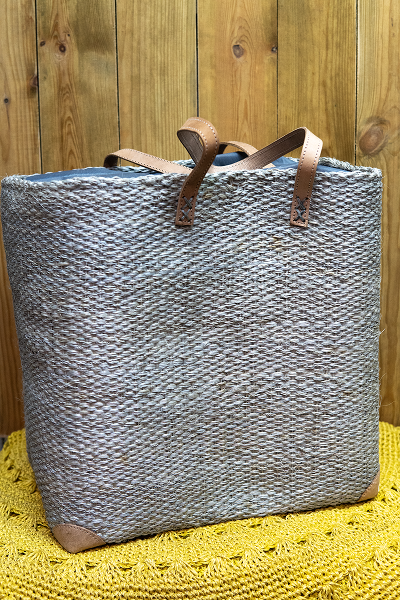 Panier en sisal, anse cuir
